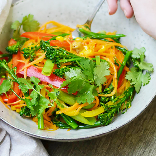 Vegetable noodle and cashew stir fry