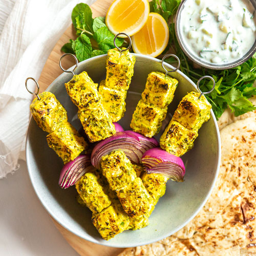 PANEER-TIKKA-SKEWERS-WITH-RAITA-&-NAAN-2