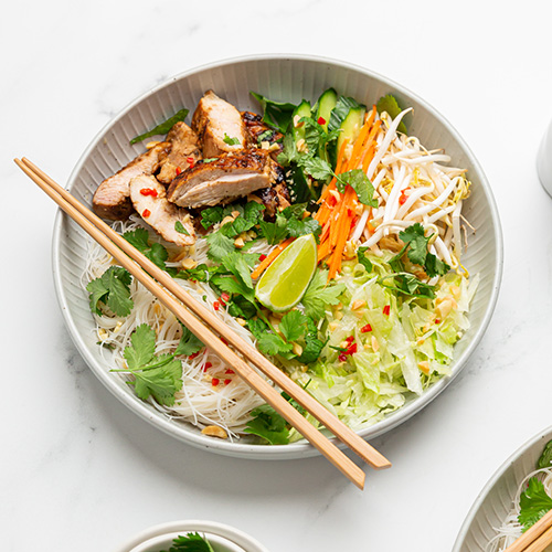 VIETNAMESE INSPIRED LEMONGRASS CHICKEN & NOODLES