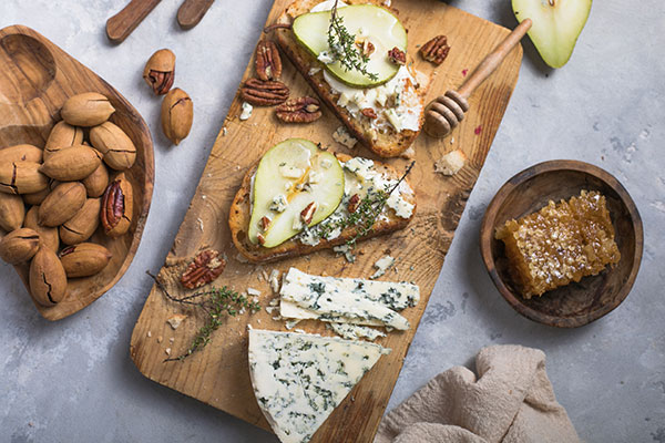 Blue cheese crostini with walnuts, pear & honey