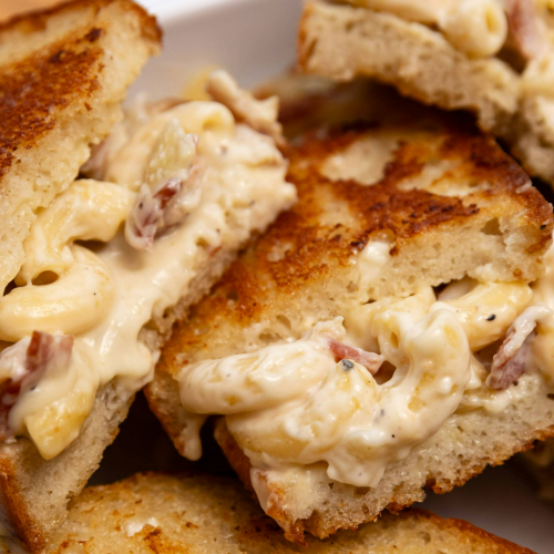 Bacon mac and cheese toasties