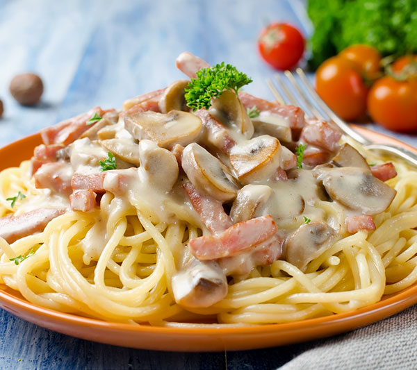 Creamy bacon and mushroom pasta
