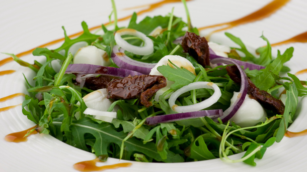 caramelisedspringonuionsalad