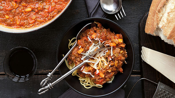 annabellangbeinwinter438slowcookerbolognaise610x343