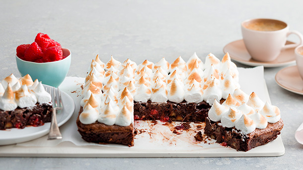 glutenfreebrownieswithtoastedmeringue610x343