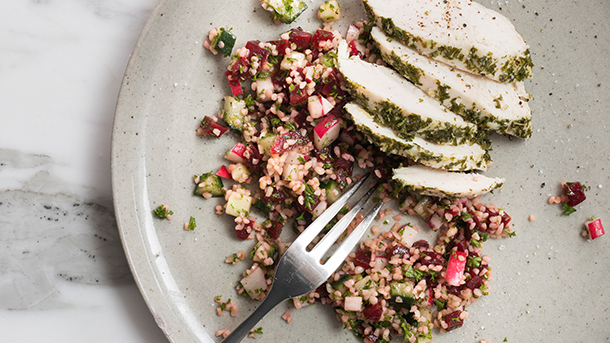 0000steamedchickenwithbeetroottabbouleh