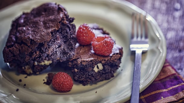 triplechocolatebrownie610x343