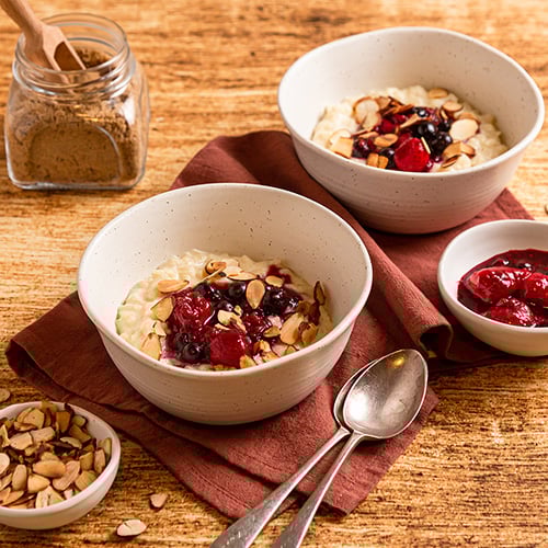 vanilla pudding with berries