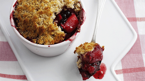 apple and berry crumble