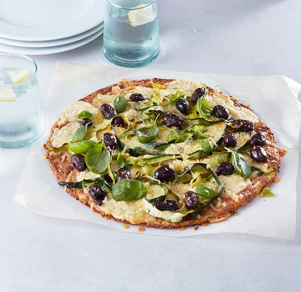 Cauliflower pizza with courgette and creamy feta